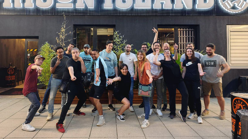 Collaborateurs Sully devant Prison Island à Marseille