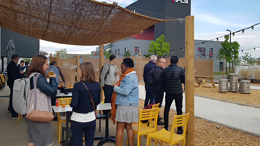 /documents/d/sully/actualite-vie-agence_afterwork_equipe_fam_se_reunit-832x468px