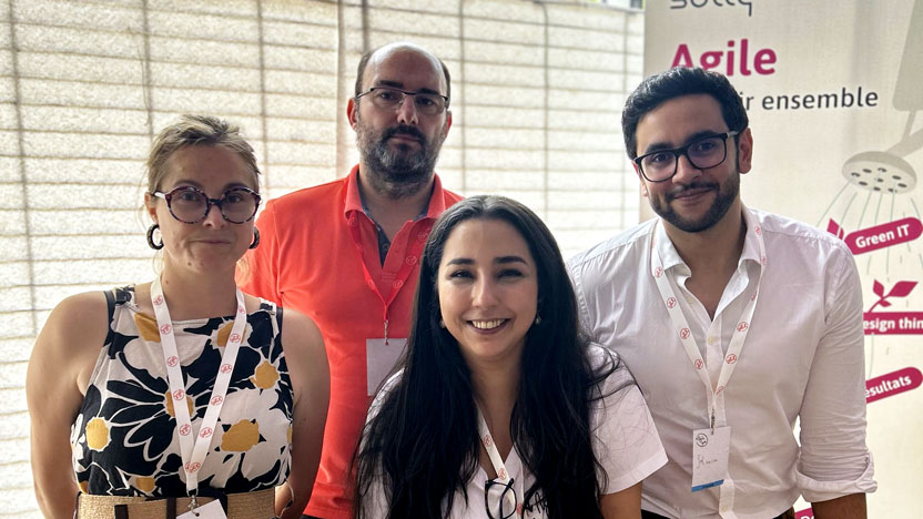 Imane, Sophie, Cédric et Karim devant le stand de Sully à l'Agile Lyon 